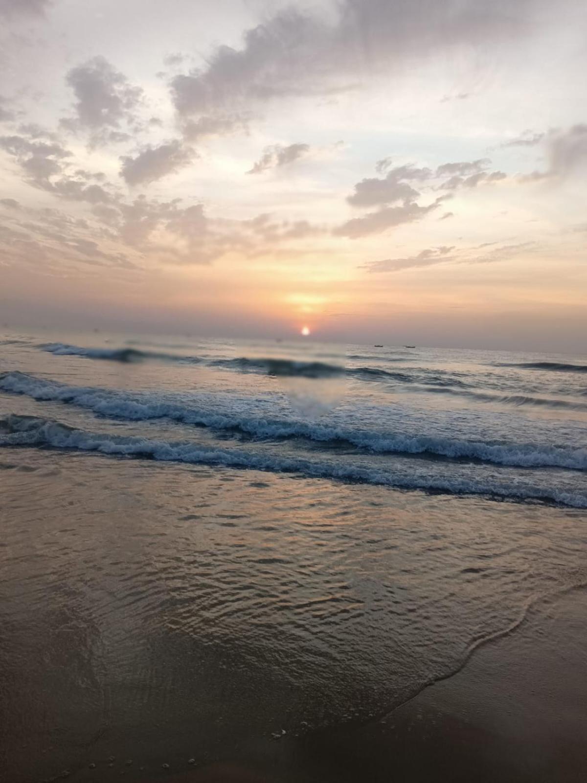 Le'Sap Beach Resort Pondicherry Exteriör bild